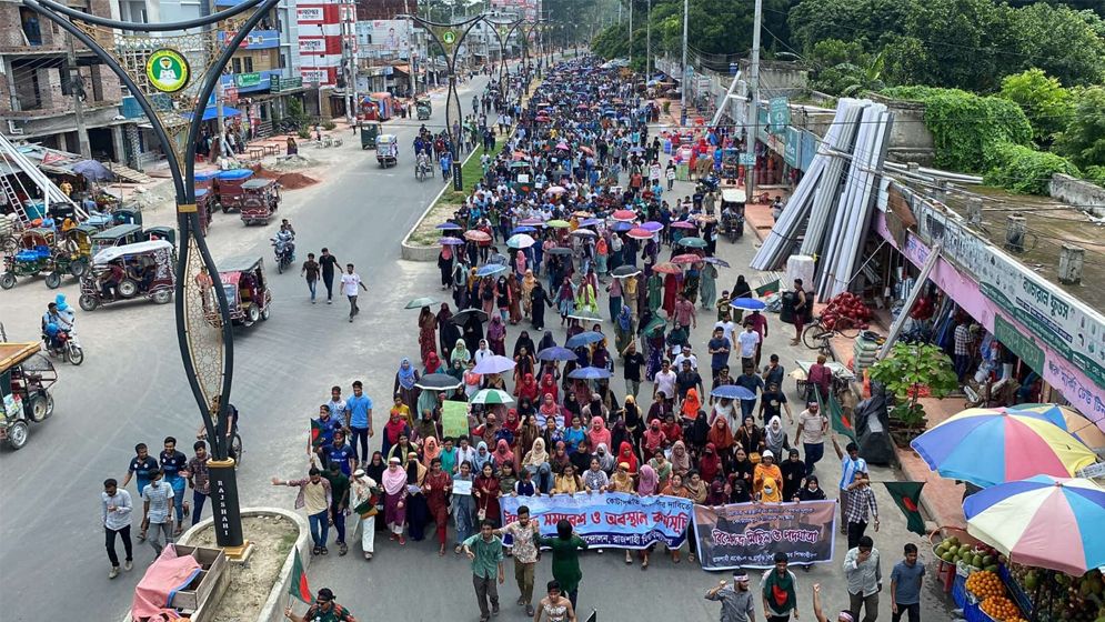 রাবি ও রুয়েট শিক্ষার্থীদের মহাসড়ক অবরোধ