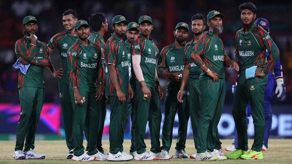 নিয়ম ভেঙে সাকিবের বাড়িতে টাইগাররা, জবাব চাইবে বিসিবি