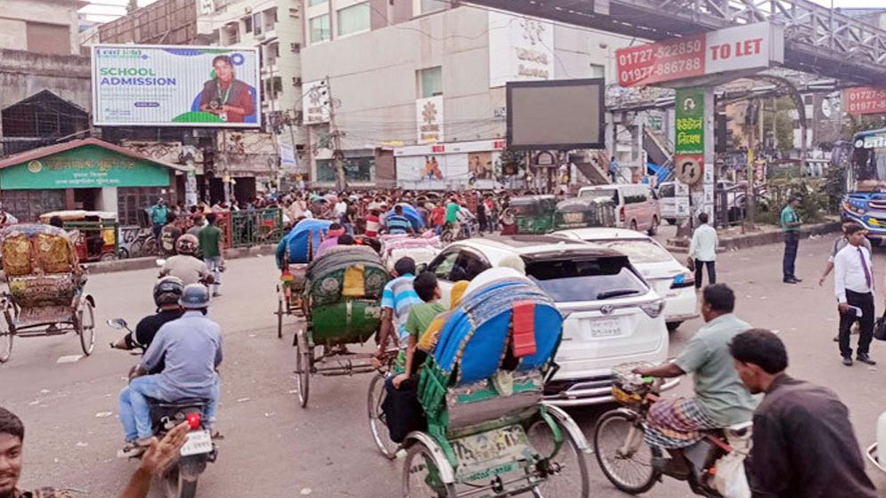 সড়ক ছাড়লেন আন্দোলনকারীরা, যান চলাচল স্বাভাবিক