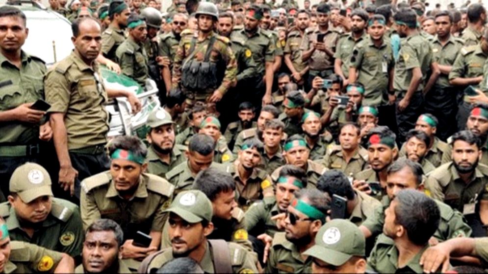 অনুমতি ছাড়া ক্যাম্প ত্যাগ, চাকরি হারালেন ৯৬ আনসার