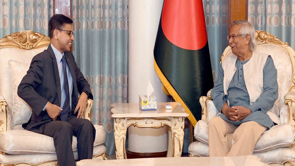 প্রধান উপদেষ্টার সঙ্গে ভারতের হাইকমিশনারের সাক্ষাৎ