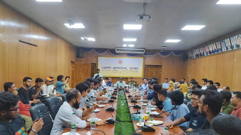 জবির হল উদ্ধারে শিক্ষার্থীদের সঙ্গে মাঠে নামছে ঢাকা জেলা প্রশাসন
