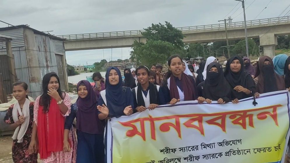 মধ্যনগরে ছাত্র সমাজের চাপের মুখে শিক্ষকের পদত্যাগ, আরেক শিক্ষক সাময়িক বরখাস্ত