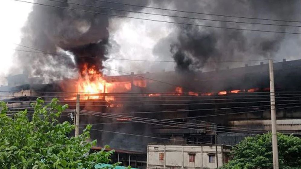 গাজী টায়ার কারখানার আগুন নিয়ন্ত্রণে