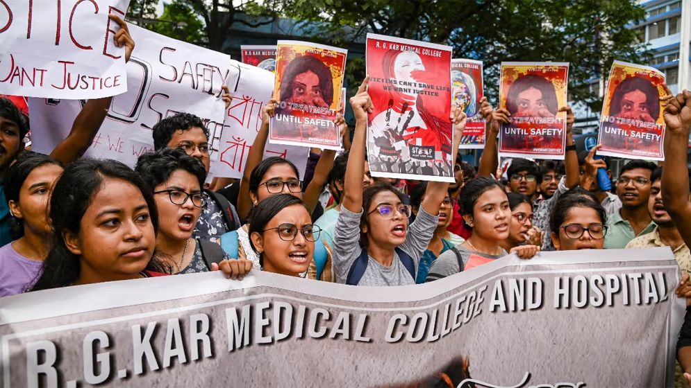 পশ্চিমবঙ্গে সচিবালয় ঘেরাওয়ের ডাক শিক্ষার্থীদের