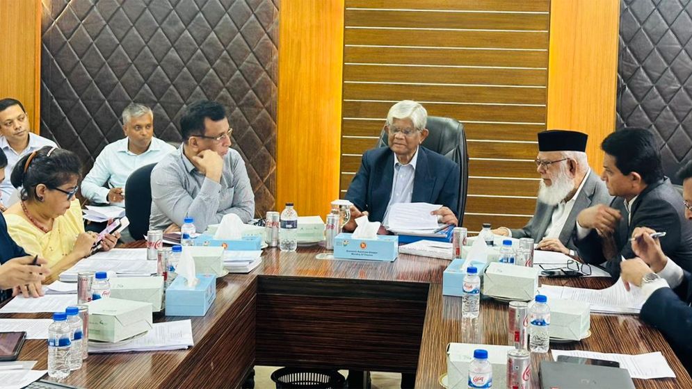 দেশের স্বার্থে কাজ করতে ব্যবসায়ীদের প্রতি বাণিজ্য উপদেষ্টার আহ্বান