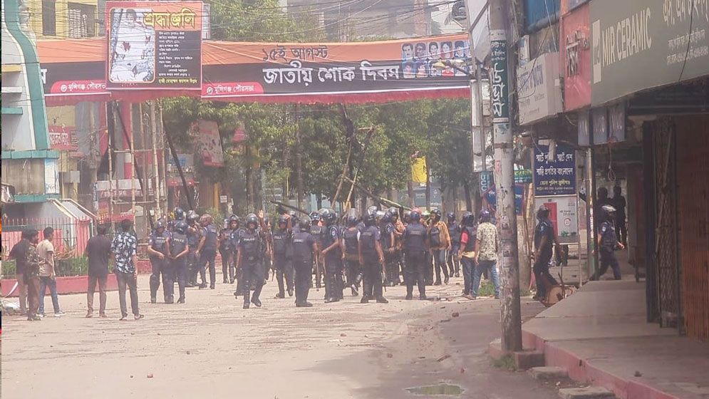 আন্দোলনকারীদের সঙ্গে আওয়ামী লীগের সংঘর্ষ, নিহত ২