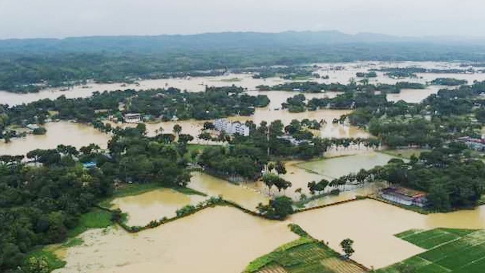 বন্যার্তদের জন্য ১ কোটি ৩০ লাখ টাকা সহায়তা রেল কর্মীদের