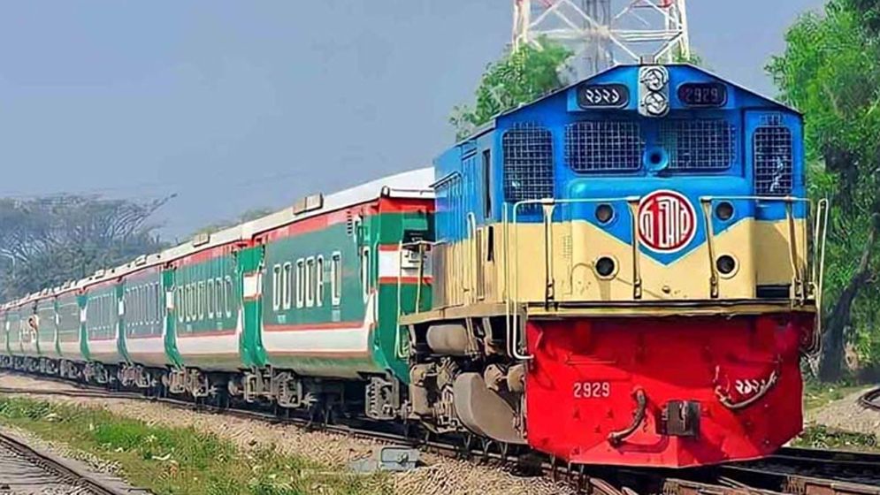 ‘সতর্কাবস্থায়’ রাজশাহী থেকে ট্রেন চলাচল শুরু