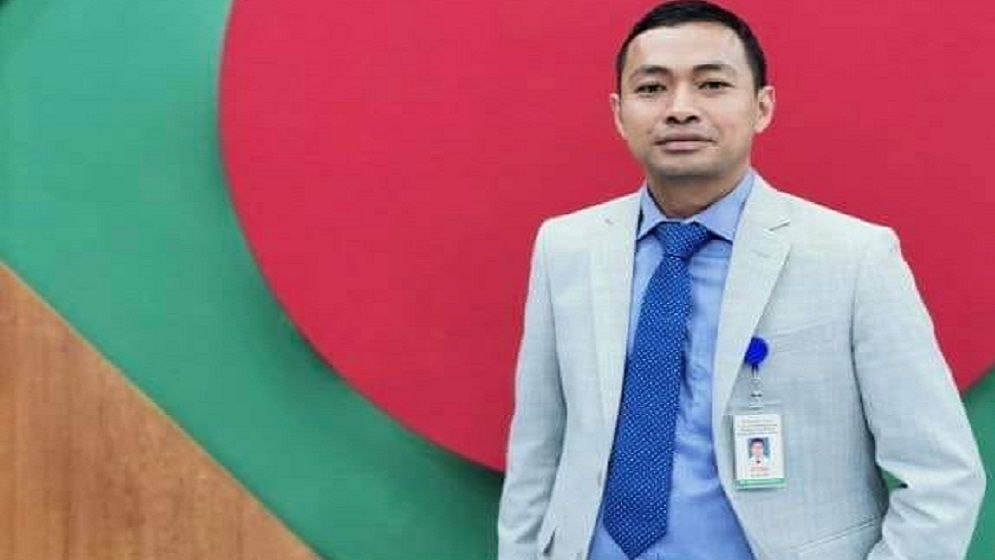মধ্যনগর ছাড়লেন বিতর্কিত ইউএনও অতীশ দর্শী চাকমা, জনমনে স্বস্তি 