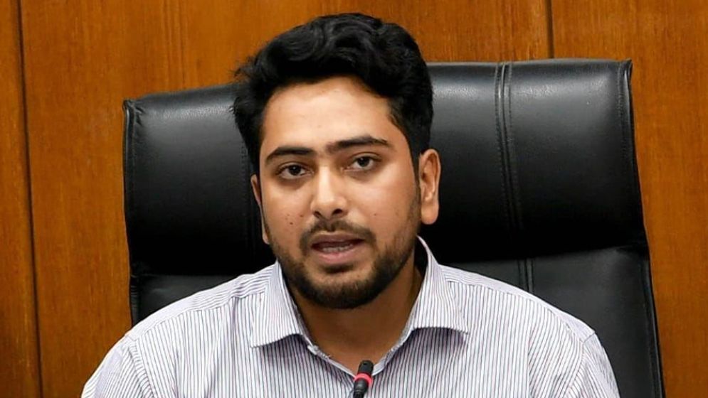 ‘রাজাকার’ স্লোগানের ব্যাখ্যা দিলেন উপদেষ্টা নাহিদ ইসলাম
