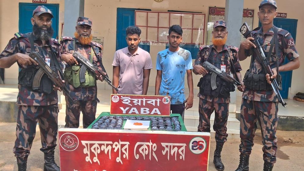 ১২ হাজার পিস ইয়াবাসহ ২ জনকে আটক করেছে বিজিবি