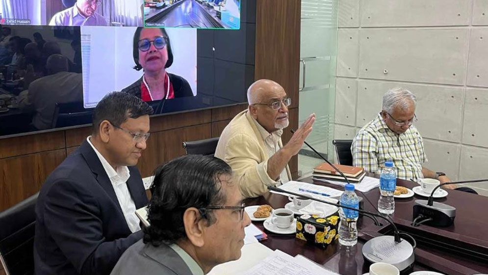 রাজনৈতিক চাপে সঠিক তথ্য দিতে অসহায় ছিলেন কর্মকর্তারা: দেবপ্রিয়