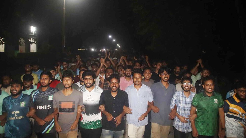 বিচারবহির্ভূত হত্যাকাণ্ডের প্রতিবাদে ইবিতে বিক্ষোভ