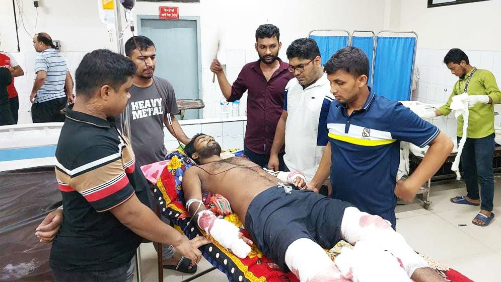 দুর্বৃত্তদের হামলায় জবি ছাত্রদল কর্মী গুরুতর জখম