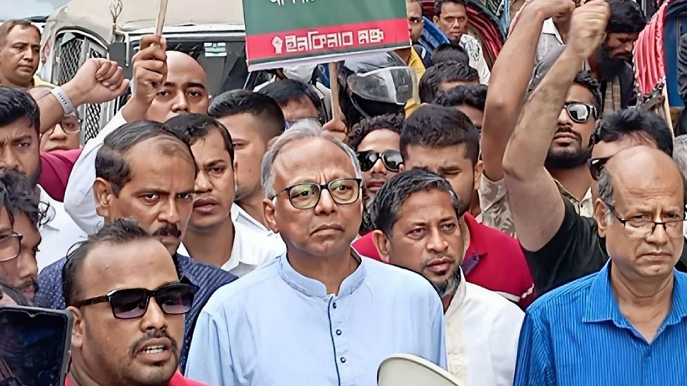আত্মসমর্পণের কারণ জানালেন সাংবাদিক মাহমুদুর রহমান