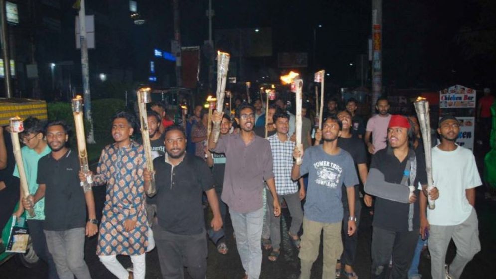 জিন্নাহর মৃত্যুবার্ষিকী পালনের প্রতিবাদে শিক্ষার্থীদের মশাল মিছিল