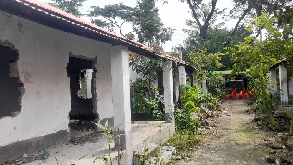 আশ্রয়ণ প্রকল্পের ঘর ভাঙচুর, মানবেতর জীবনযাপন