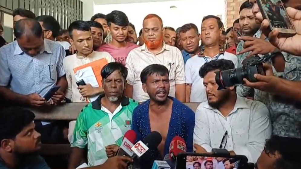 কেউ প্রমাণ দিতে পারলে পুরো শহর জুতার মালা গলায় দিয়ে ঘুরবো: হিরো আলম