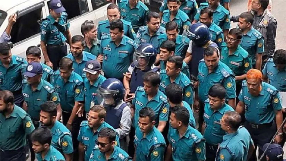 আদালতে আসাদুজ্জামান নূর ও মাহবুব আলী, ৪ মোবাইল ফোন চুরি