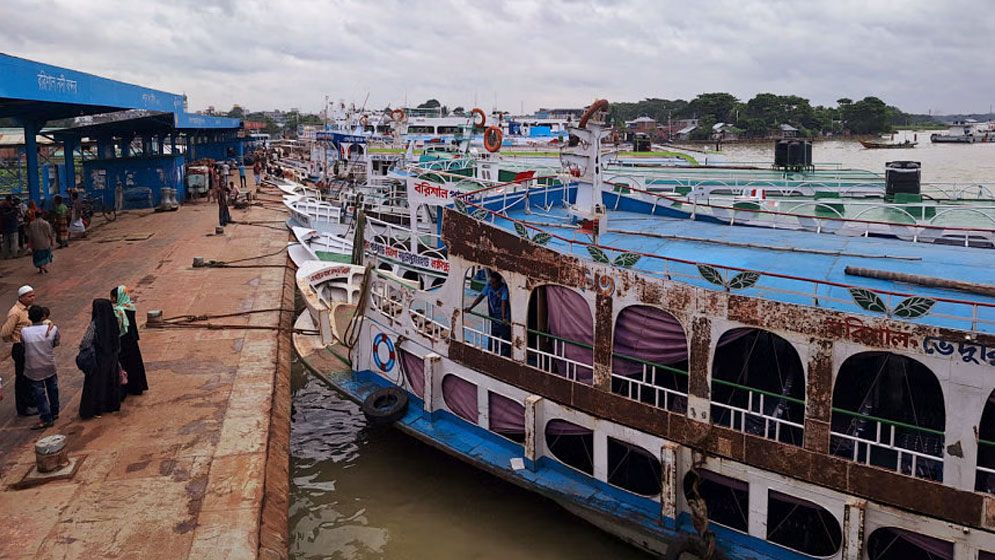 উপকূলীয় তিন অঞ্চলে নৌযান চলাচল বন্ধ