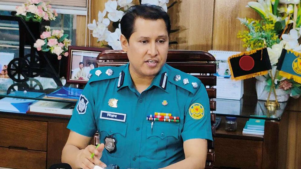 বিপ্লব কুমারের দেশ ছাড়ার গুঞ্জন, কলরেকর্ড ফাঁস