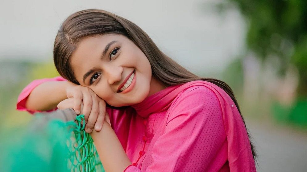 ভক্তদের আবদার পূরণ করছেন অভিনেত্রী সাদিয়া