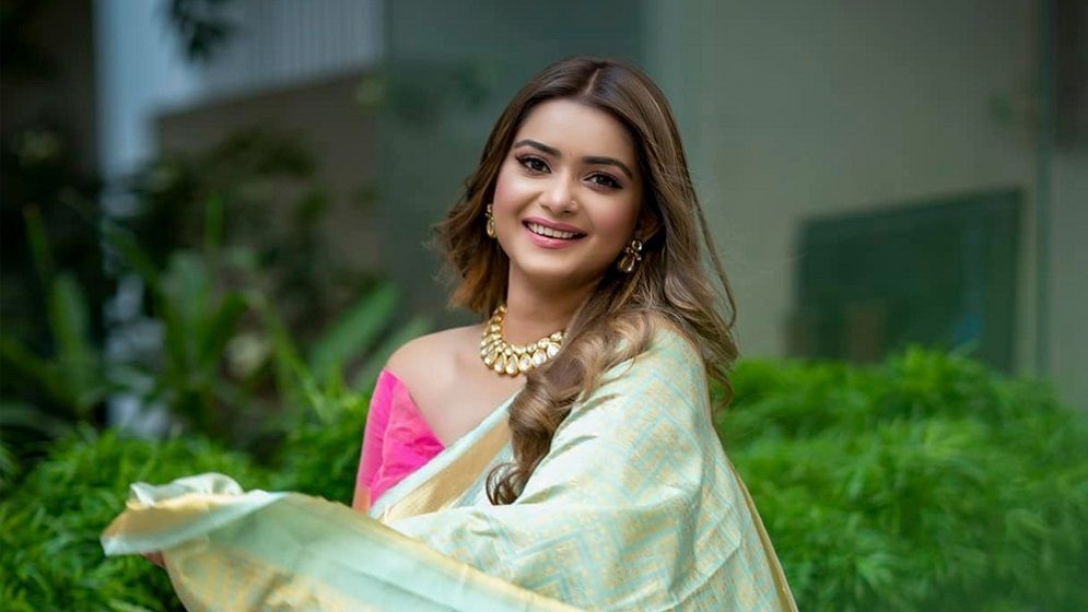 কথায় কথায় নায়িকাদের চরিত্র খারাপ, কেন?
