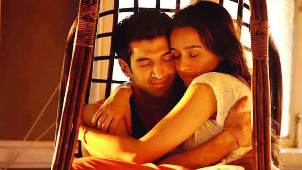 যেমন চলছে আদিত্যের ‘লাভ লাইফ’