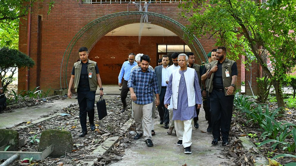 গণভবন পরিদর্শন করে উপদেষ্টাদের যে নির্দেশ দিলেন ড. ইউনূস