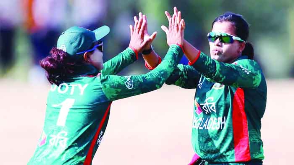 অন্যরকম সেঞ্চুরির হাতছানি জ্যোতি-নাহিদার