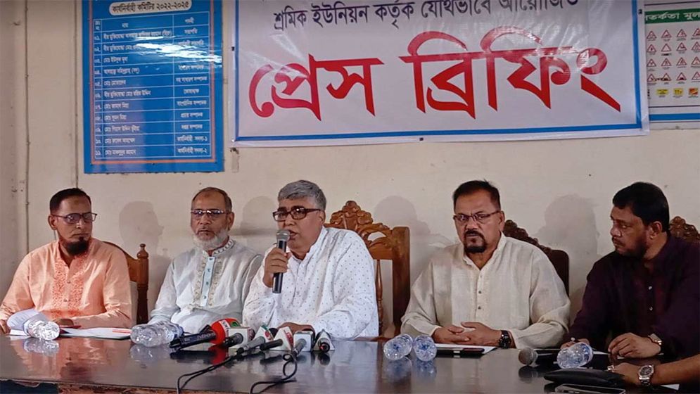 এনায়েত উল্যাহ গায়ের জোরে মহাখালী থেকে বাস চালাতেন