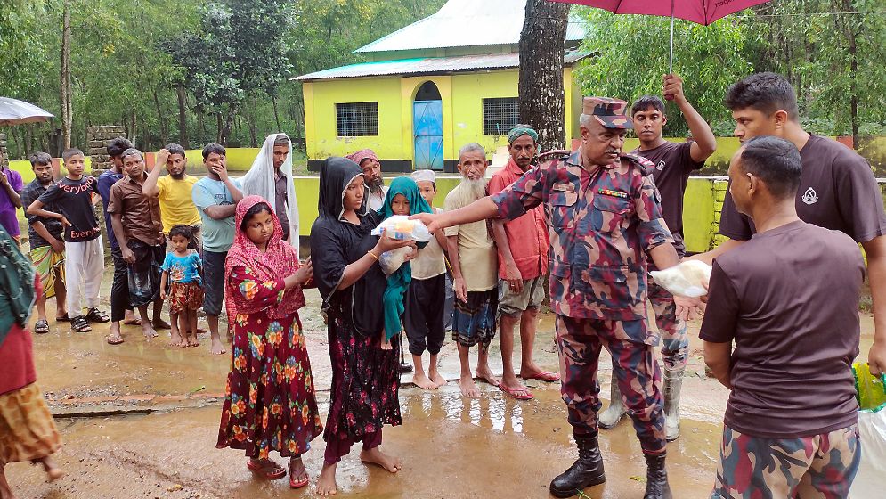 ময়মনসিংহ-শেরপুরে জিবির উদ্ধার ও ত্রাণ সরবরাহ অব্যাহত