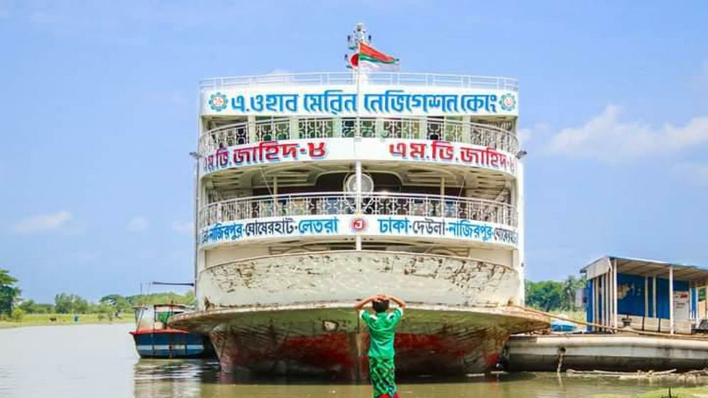 সদরঘাটে লঞ্চ ছিনতাই, থানায় অভিযোগ