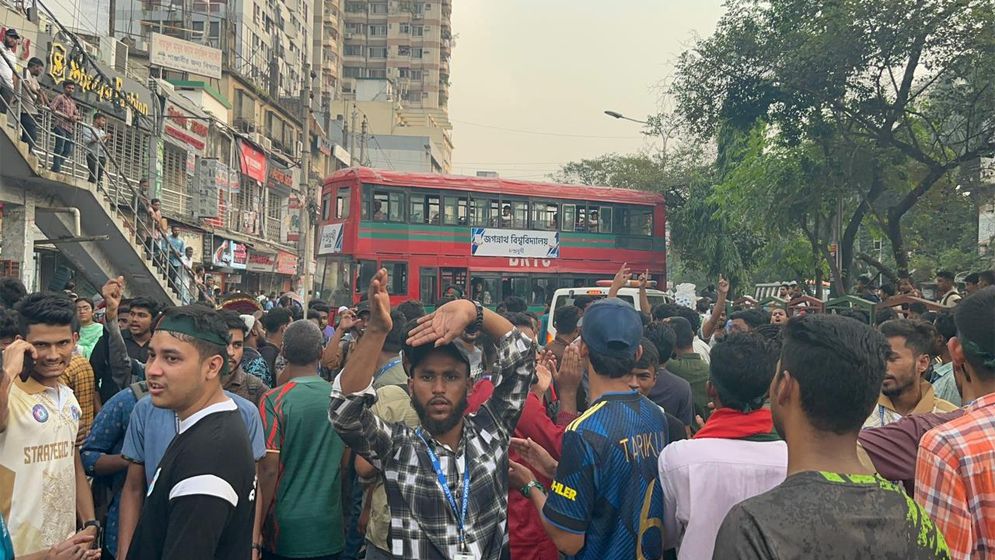 ৪ ঘণ্টা বন্ধ মিরপুর রোড, জনভোগান্তি সৃষ্টি