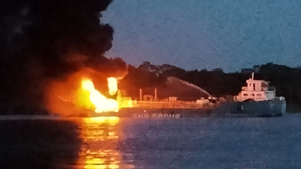 জাহাজে বিস্ফোরণের সময় সমুদ্রে লাফ, নাবিকের মৃত্যু