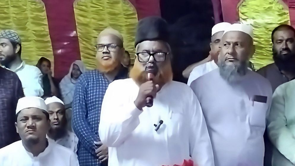 পূজামণ্ডপে গীতা পাঠের ব্যাখ্যা দিলেন জামায়াত নেতা