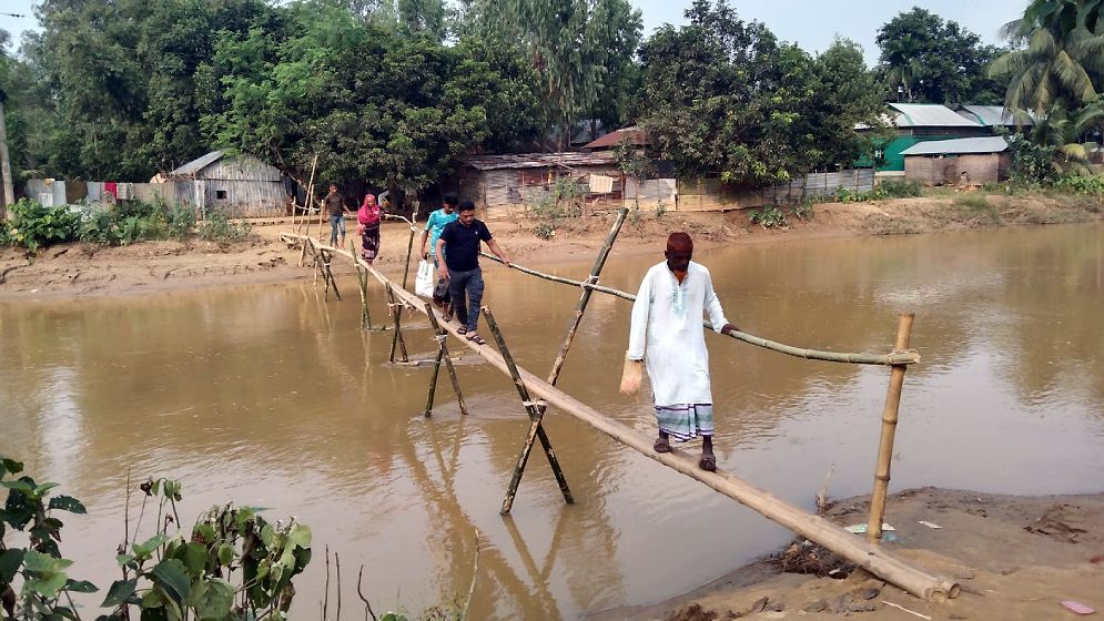 সেতুর নির্মাণ কাজ বন্ধ, কয়েক হাজার মানুষ দুর্ভোগে!