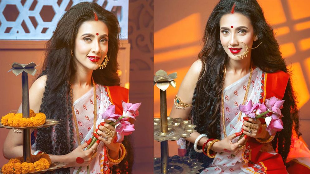 মহালয়ার দিনে চমকে দিলেন বিদ্যা সিনহা মীম