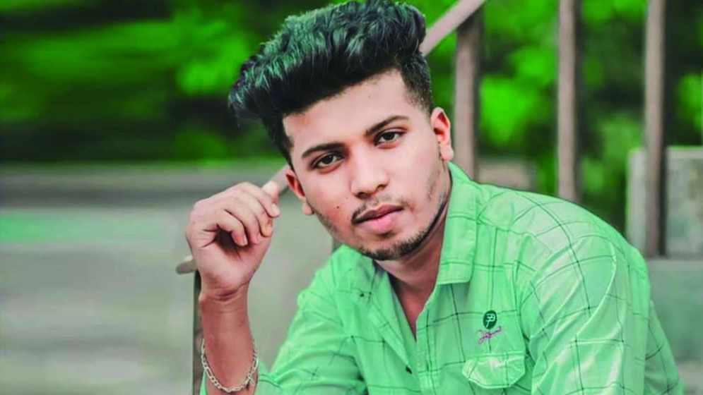 অনৈতিক সম্পর্ক: প্রবাসীর স্ত্রীর খাটের নিচ থেকে ছাত্রলীগ নেতা আটক