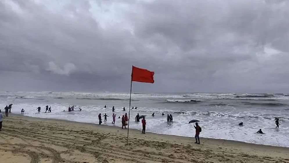 বঙ্গোপসাগরে ঘূর্ণিঝড় ‘ডানা’, ২ নম্বর সংকেত
