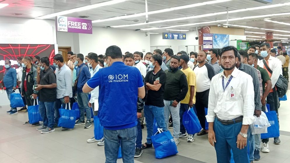 লিবিয়া থেকে ফিরলেন আরো ১৫০ বাংলাদেশি