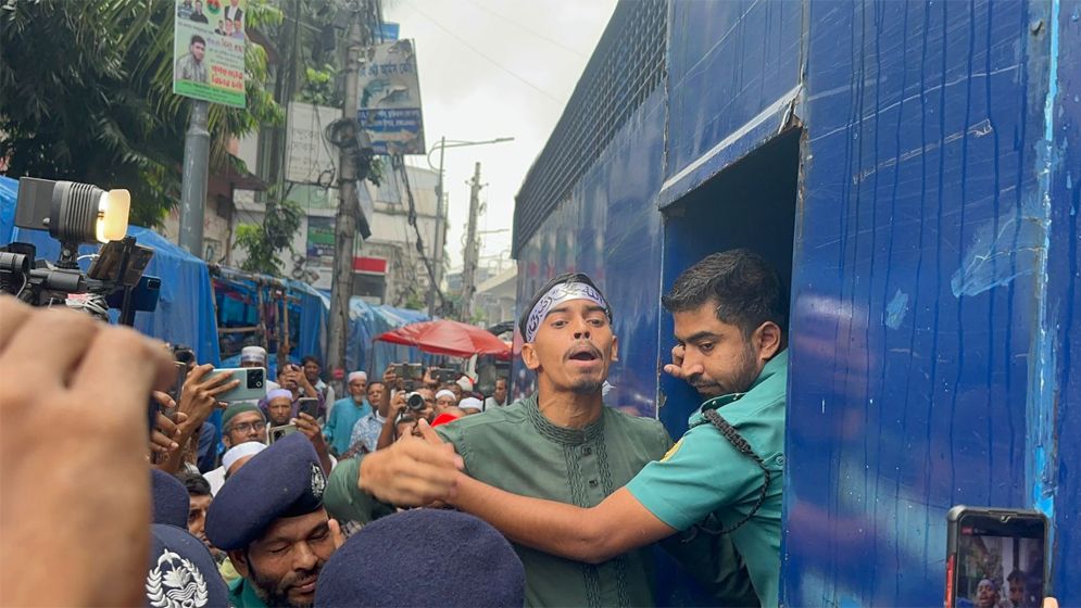 বায়তুল মোকাররম এলাকায় জঙ্গি সন্দেহে আটক ৩