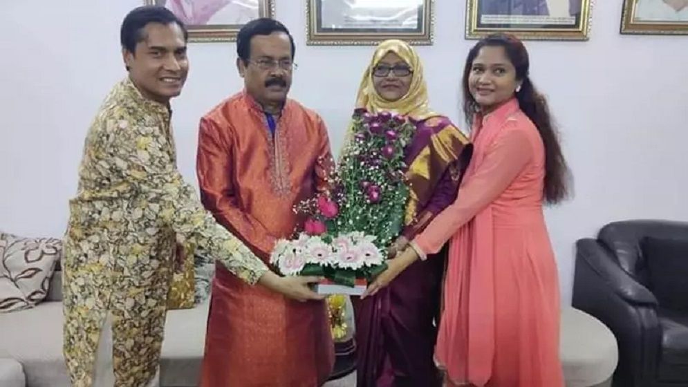 নানক ও তার স্ত্রী: কার সম্পদ কত, বেরিয়ে এলো চাঞ্চল্যকর তথ্য
