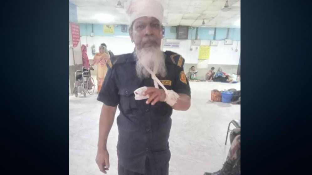 টিকাটুলিতে ব্যাংকের নিরাপত্তাকর্মীকে মেরে টাকা ছিনতাই