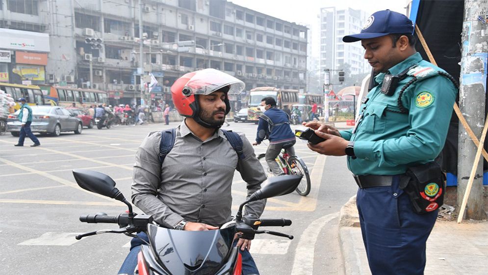 ট্রাফিক আইন অমান্য, ৭৩ লাখ টাকা জরিমানা