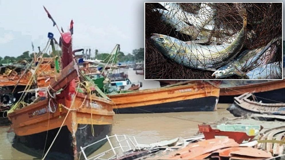 বাংলাদেশের সাগরে মাছ ধরার সময় ভারতীয় ৩ ট্রলার ও ৪৮ জেলে আটক