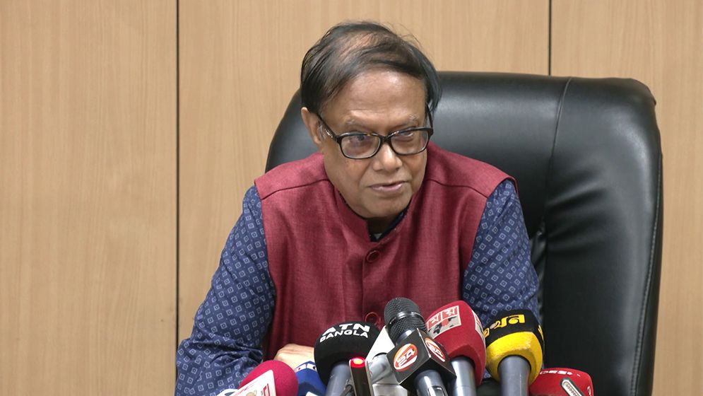 ব্যাংকখাত থেকে ১৭ বিলিয়ন ডলার পাচার করেছে শেখ হাসিনার ঘনিষ্ঠরা: গভর্নর