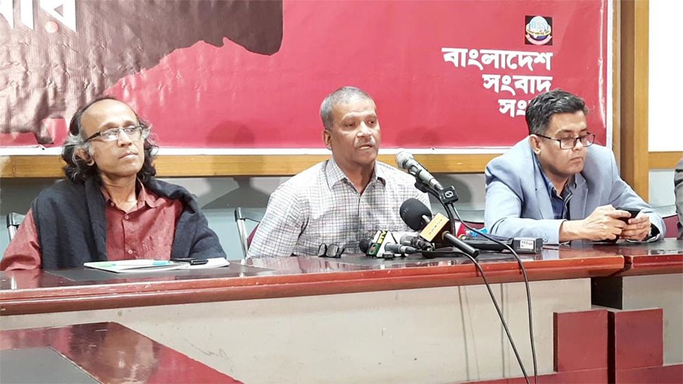 ইলিয়াস হোসেনের অভিযোগের জবাব দিলেন আইন উপদেষ্টা
