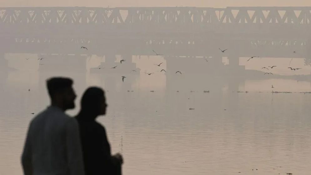 ভয়াবহ দূষণের কবলে দিল্লি, বন্ধ সব প্রাইমারি স্কুল